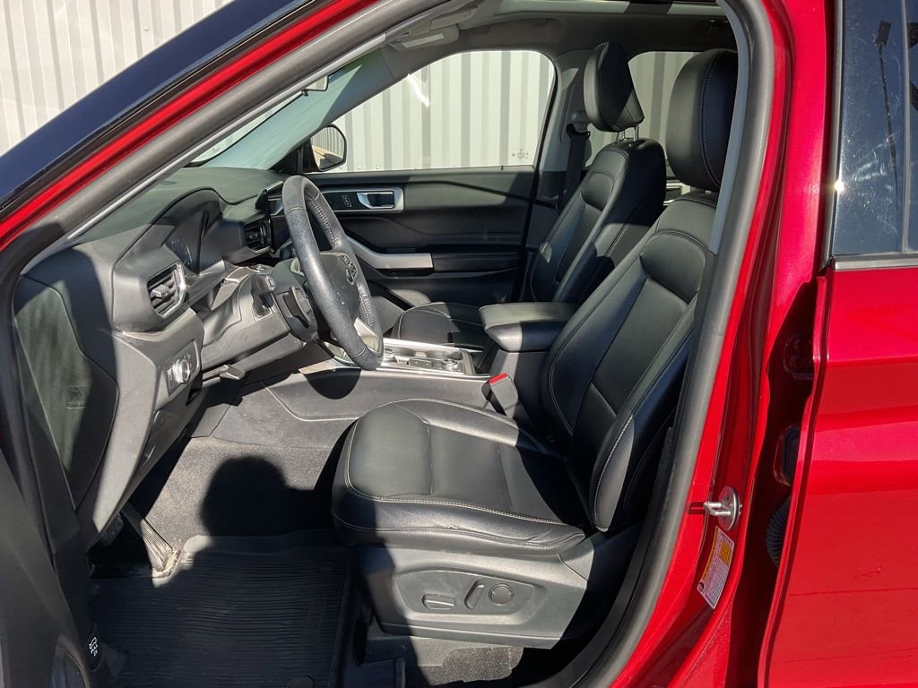Used 2021 Ford Explorer XLT w/ Equipment Group 202A image 8