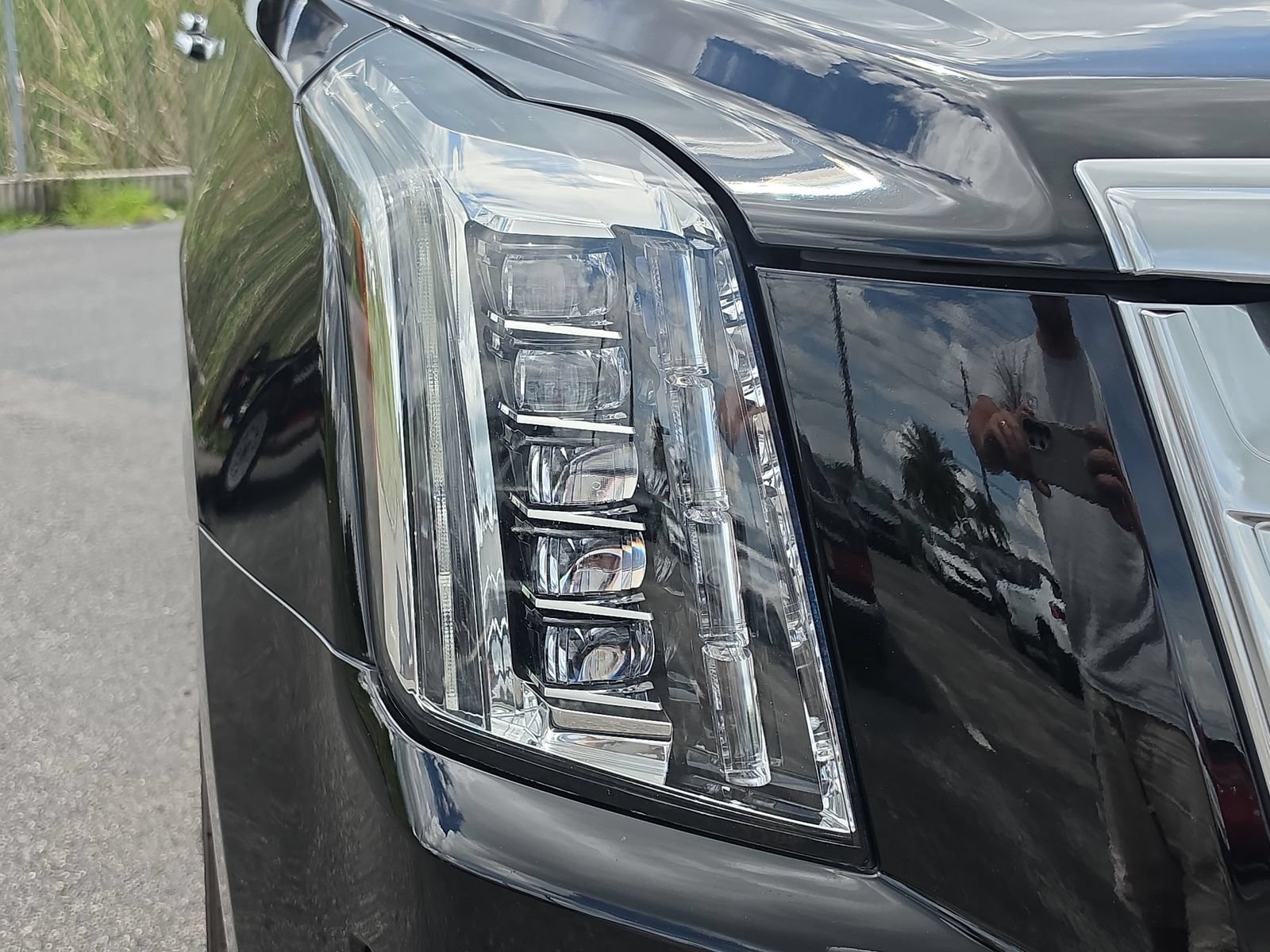 Used 2020 Cadillac Escalade Premium Luxury AWD/4WD image 7