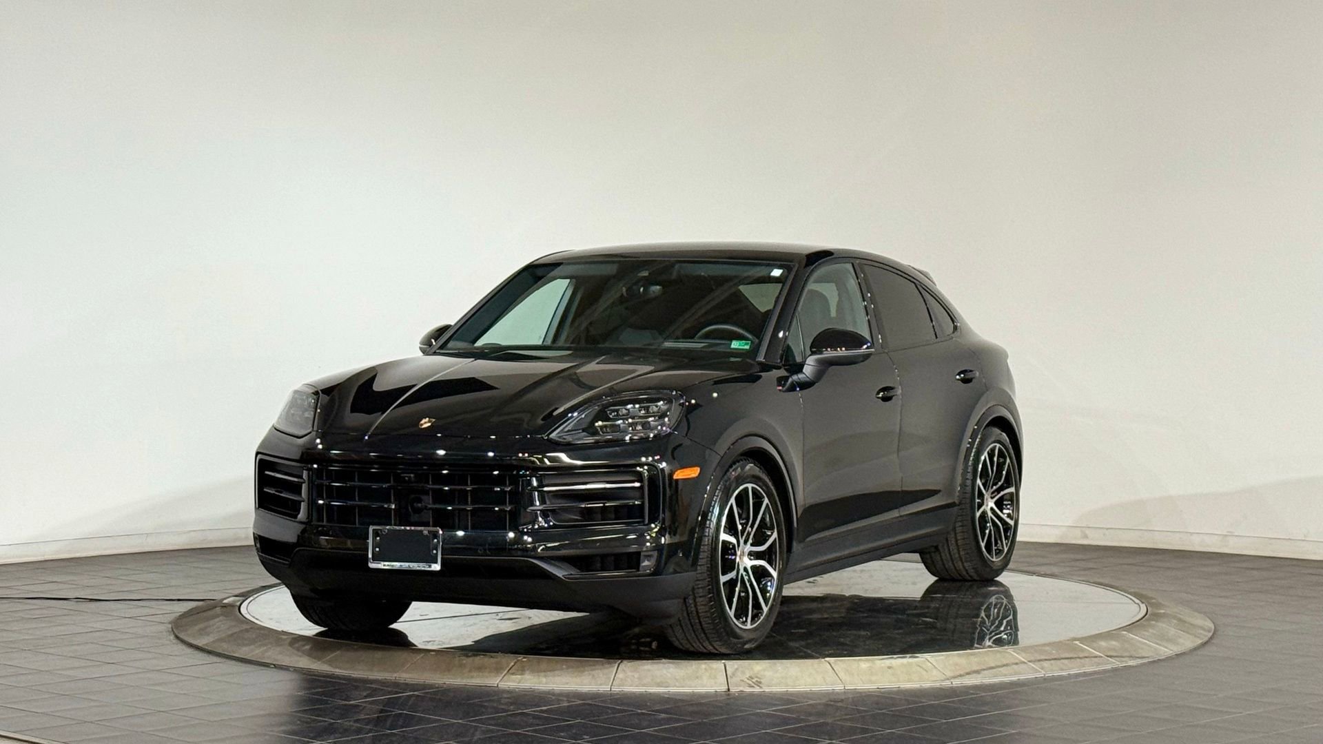 Used 2025 Porsche Cayenne Coupe image 5