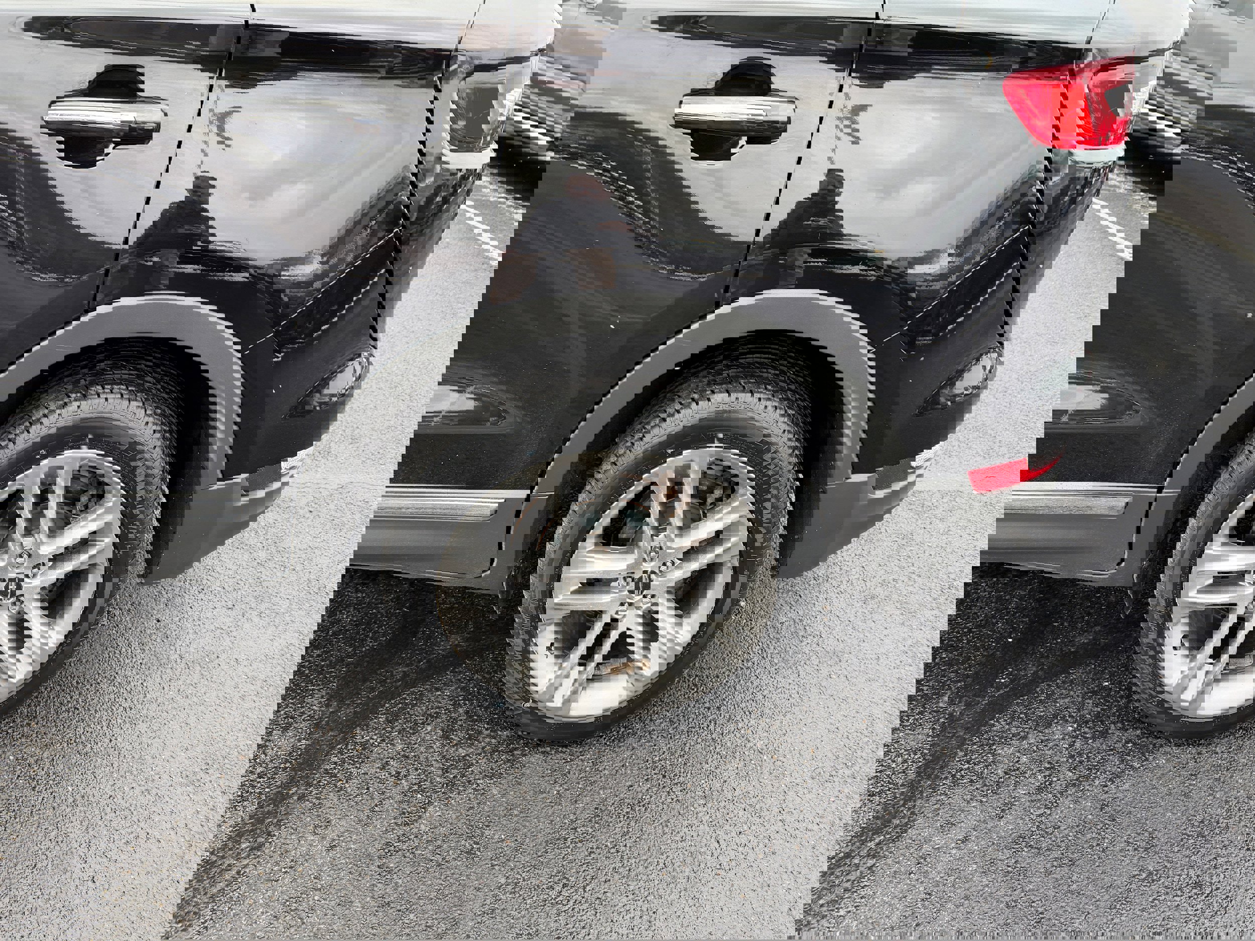 Used 2019 Lincoln MKC Reserve image 10