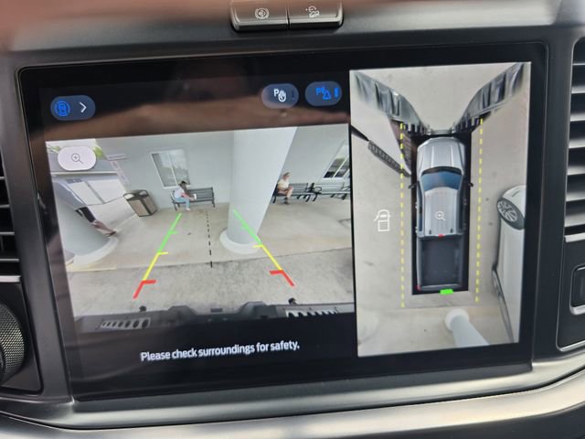 Used 2025 Ford F250 Lariat w/ Black Appearance Package image 8