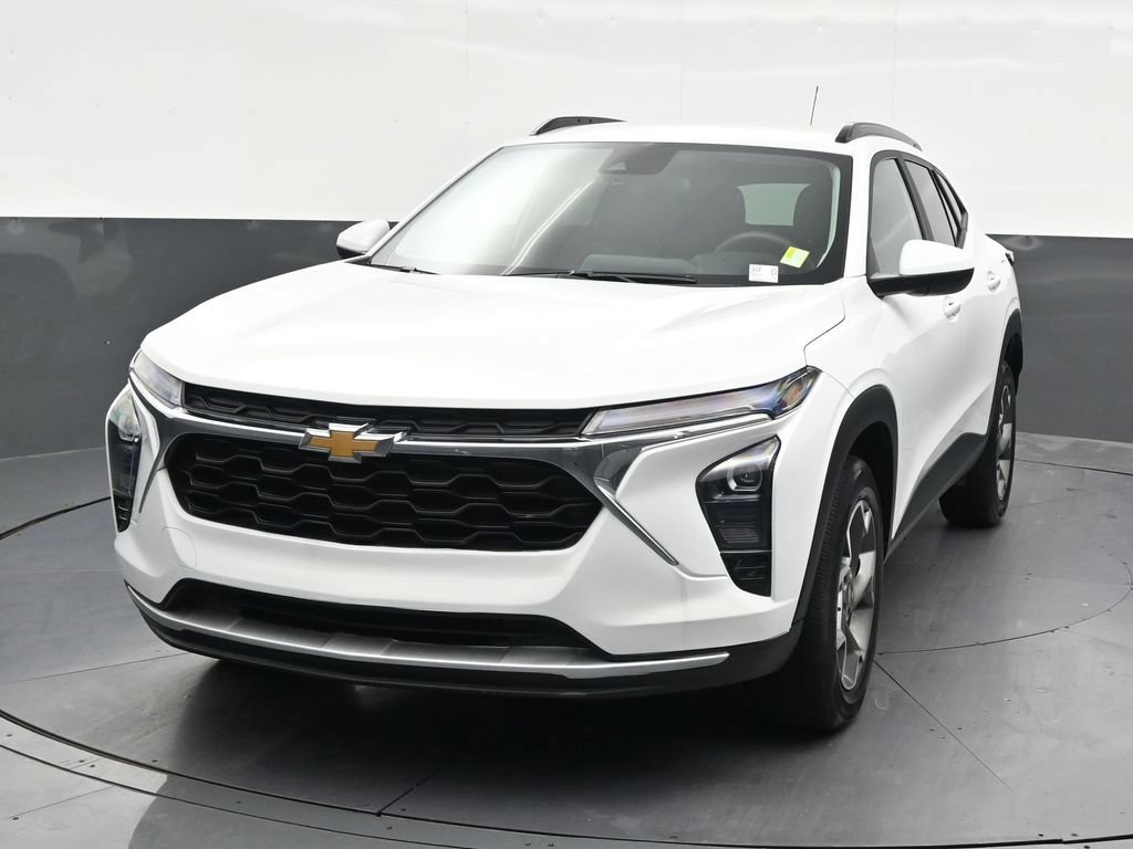 Used 2024 Chevrolet Trax LT FWD image 9