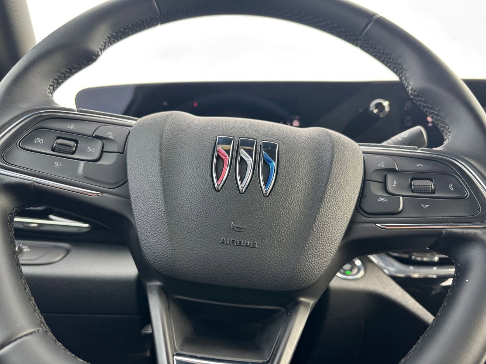 Used 2025 Buick Envista Sport Touring image 27