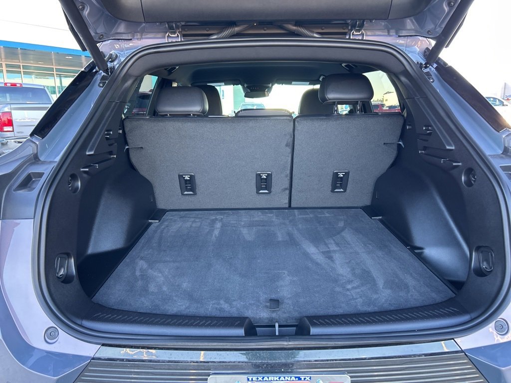 Used 2025 Chevrolet Equinox EV LT w/ Convenience Package image 7