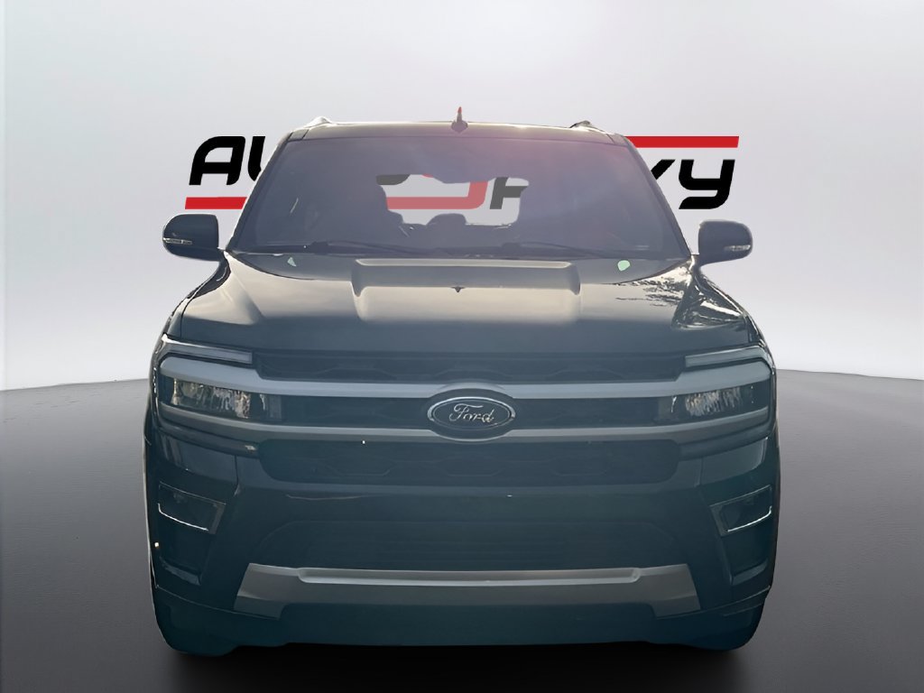 Used 2024 Ford Expedition Limited AWD/4WD image 2
