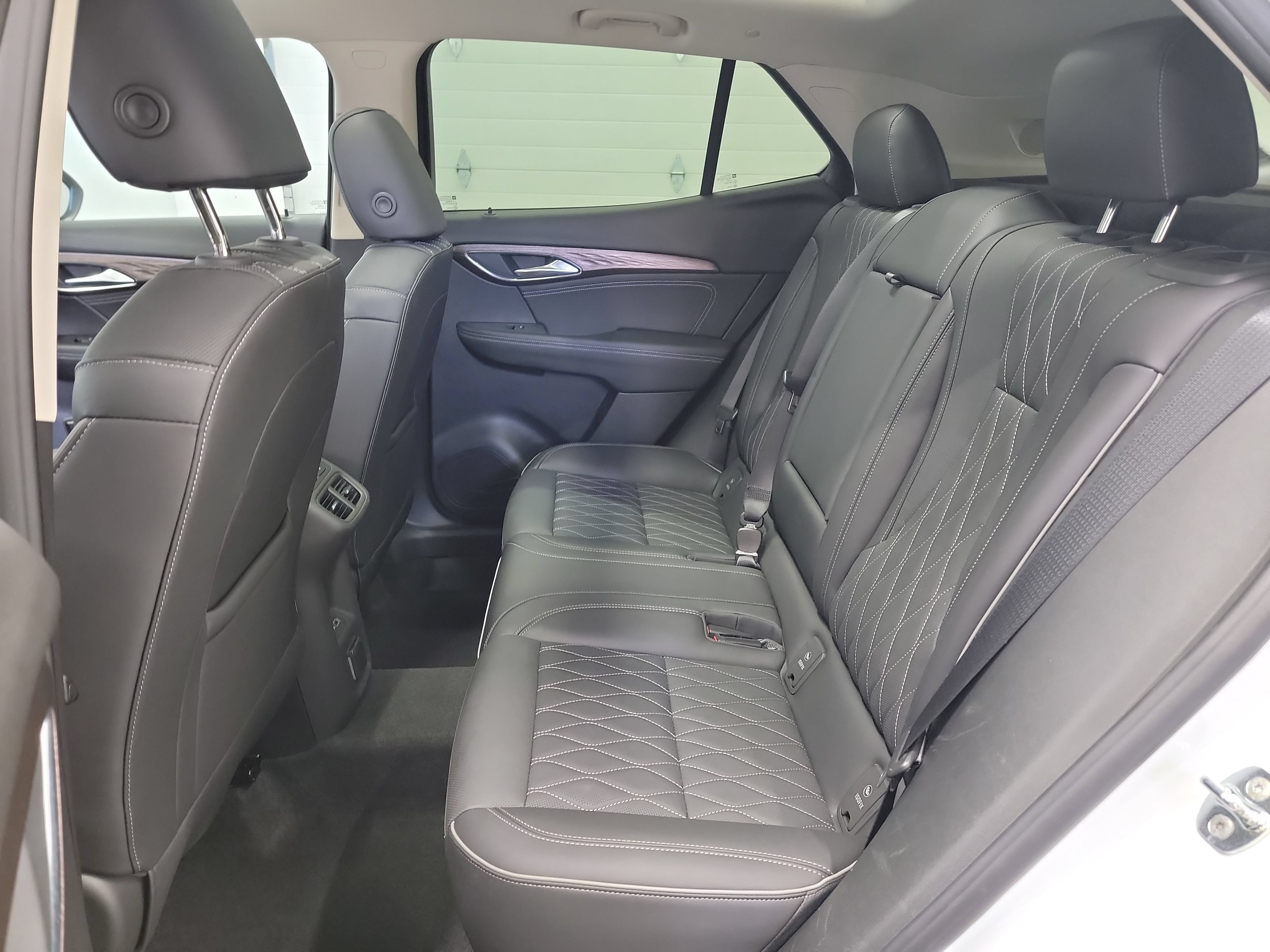 Used 2023 Buick Envision Avenir AWD/4WD image 28