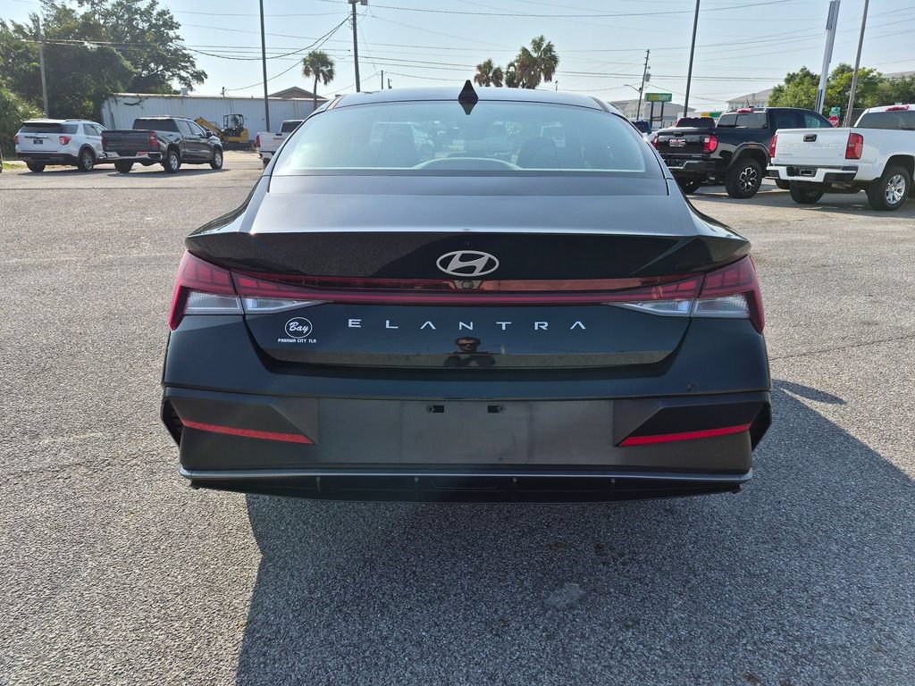 Used 2024 Hyundai Elantra SEL w/ Convenience Package FWD image 7