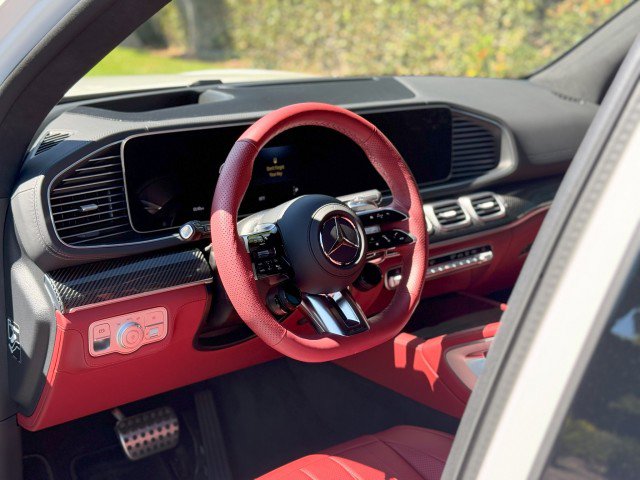 Used 2025 Mercedes-Benz GLS 63 AMG 4MATIC image 15