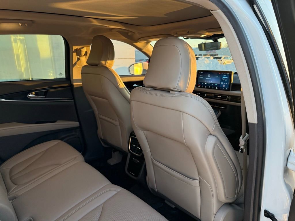 Used 2022 Lincoln Nautilus Reserve image 22