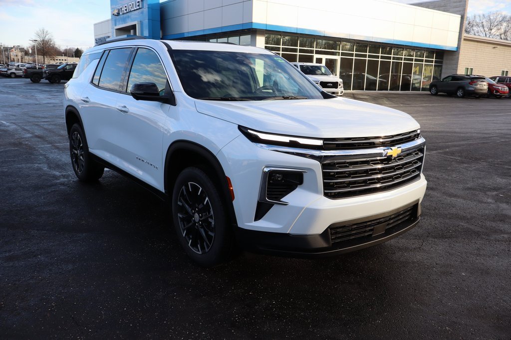 New 2026 Chevrolet Traverse LT image 2