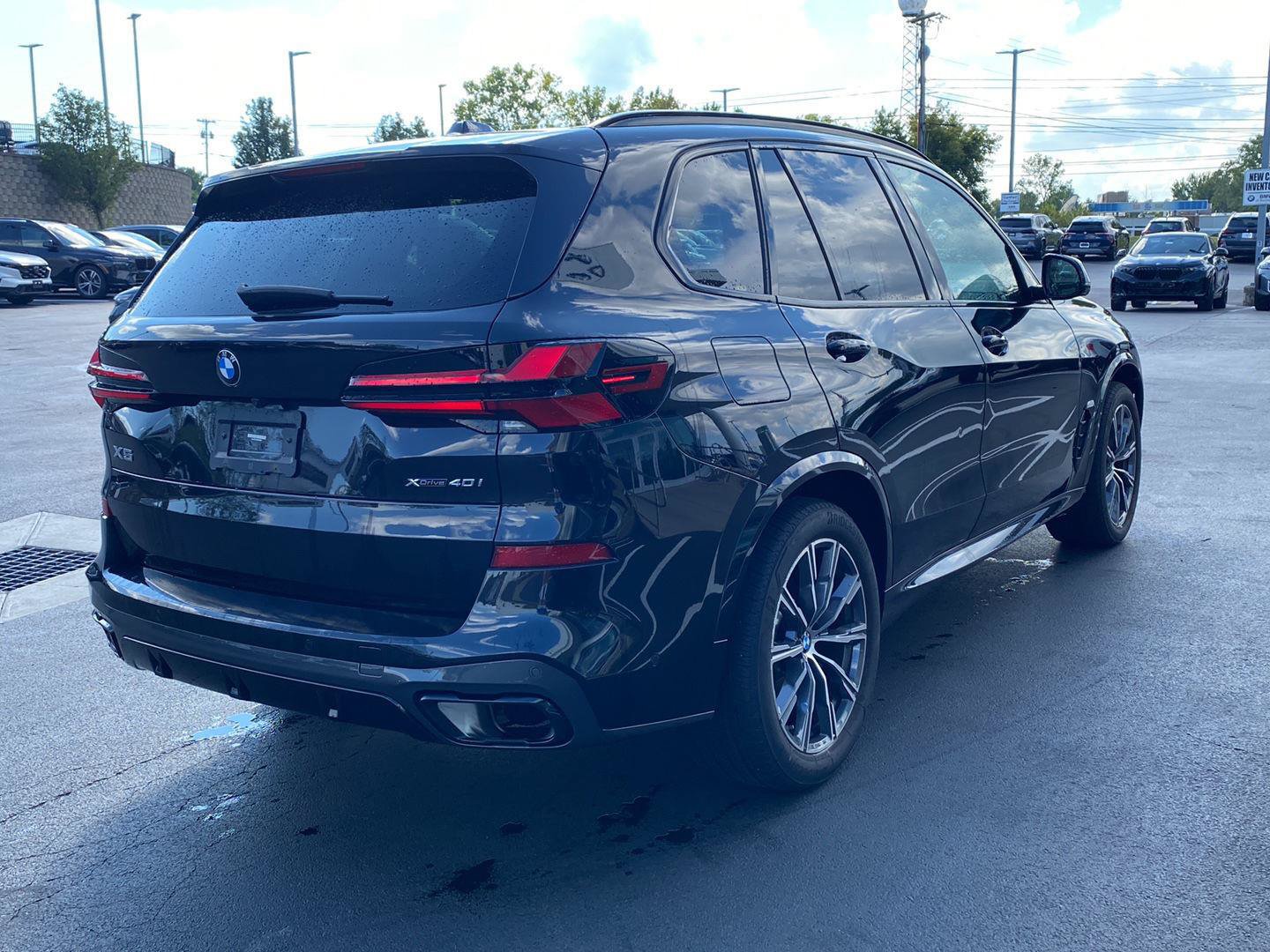 Used 2024 BMW X5 xDrive40i w/ M Sport Package AWD/4WD image 3