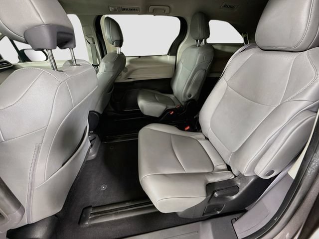 Certified 2022 Toyota Sienna XLE FWD image 26