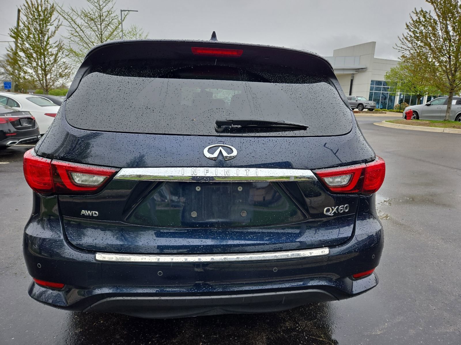 Used 2020 INFINITI QX60 Luxe w/ Sensory Package AWD/4WD image 3