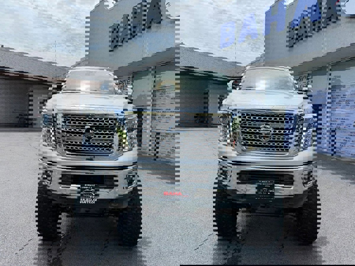 Used 2017 Nissan Titan SL image 2