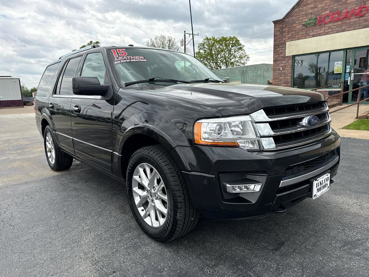 Used 2015 Ford Expedition Limited w/ Equipment Group 301A AWD/4WD image 2