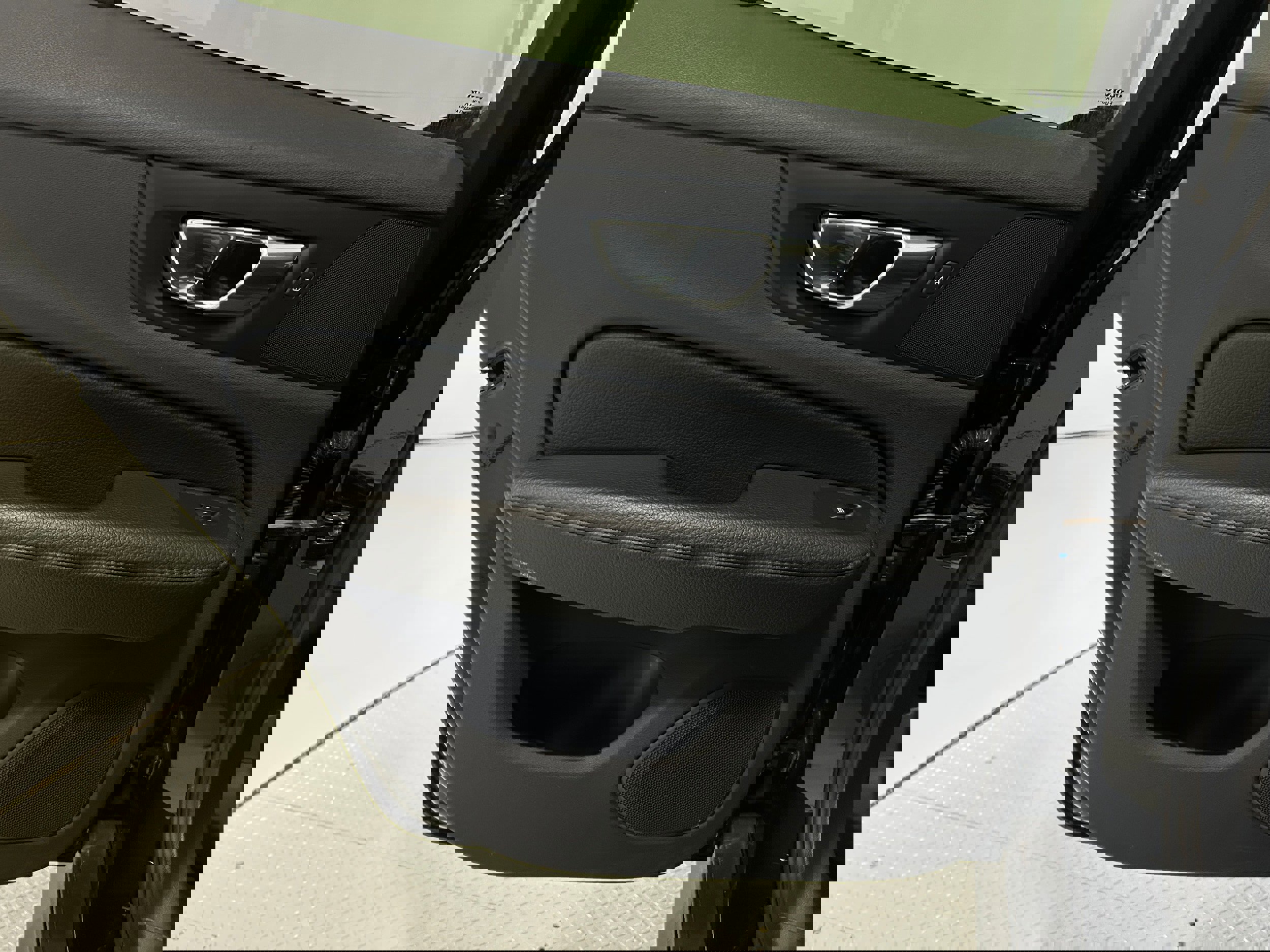 Used 2020 Volvo V60 T5 Cross Country w/ Protection Package Premier image 26