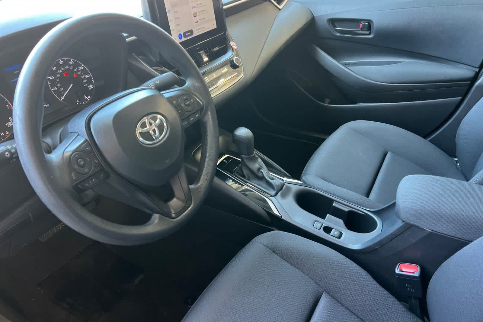 Used 2025 Toyota Corolla LE FWD image 14