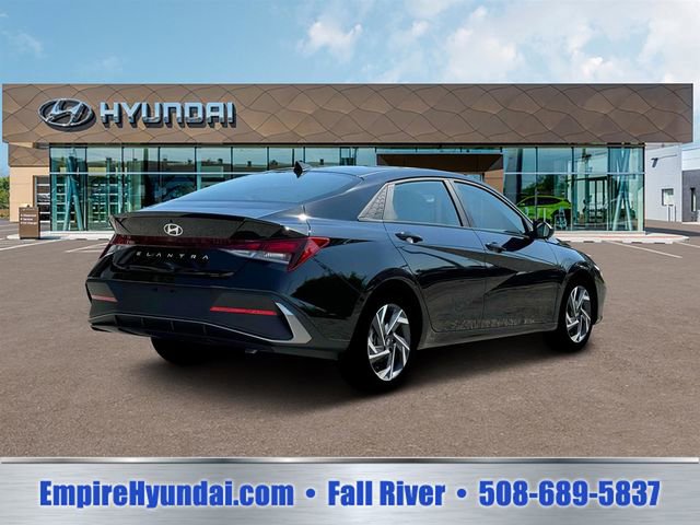 Used 2025 Hyundai Elantra Sport FWD image 7