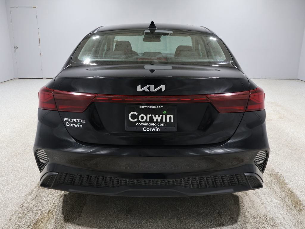 Used 2023 Kia Forte LXS image 3
