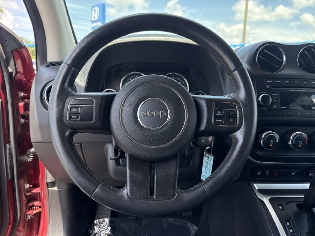 Used 2014 Jeep Compass Latitude FWD image 35