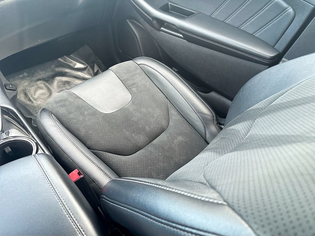 Used 2018 Ford Edge Sport w/ Technology Package AWD/4WD image 23