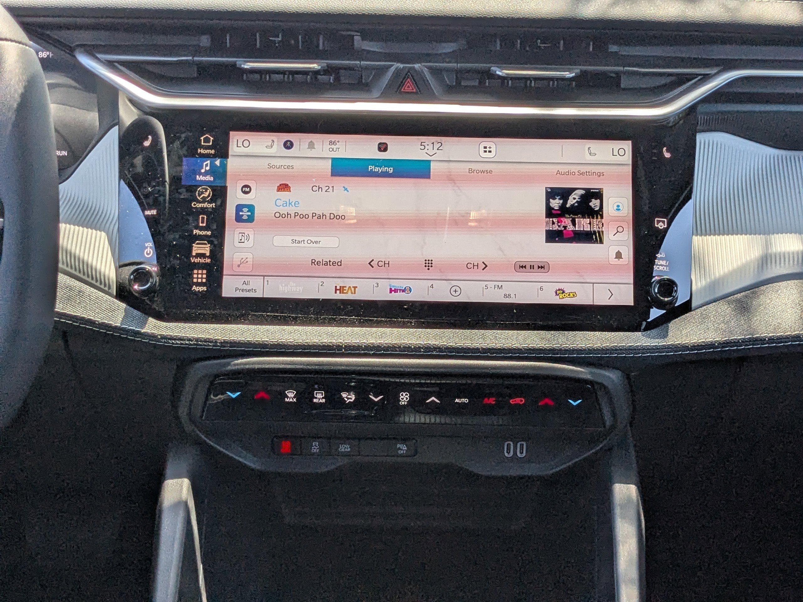 New 2026 Jeep Cherokee Laredo image 18