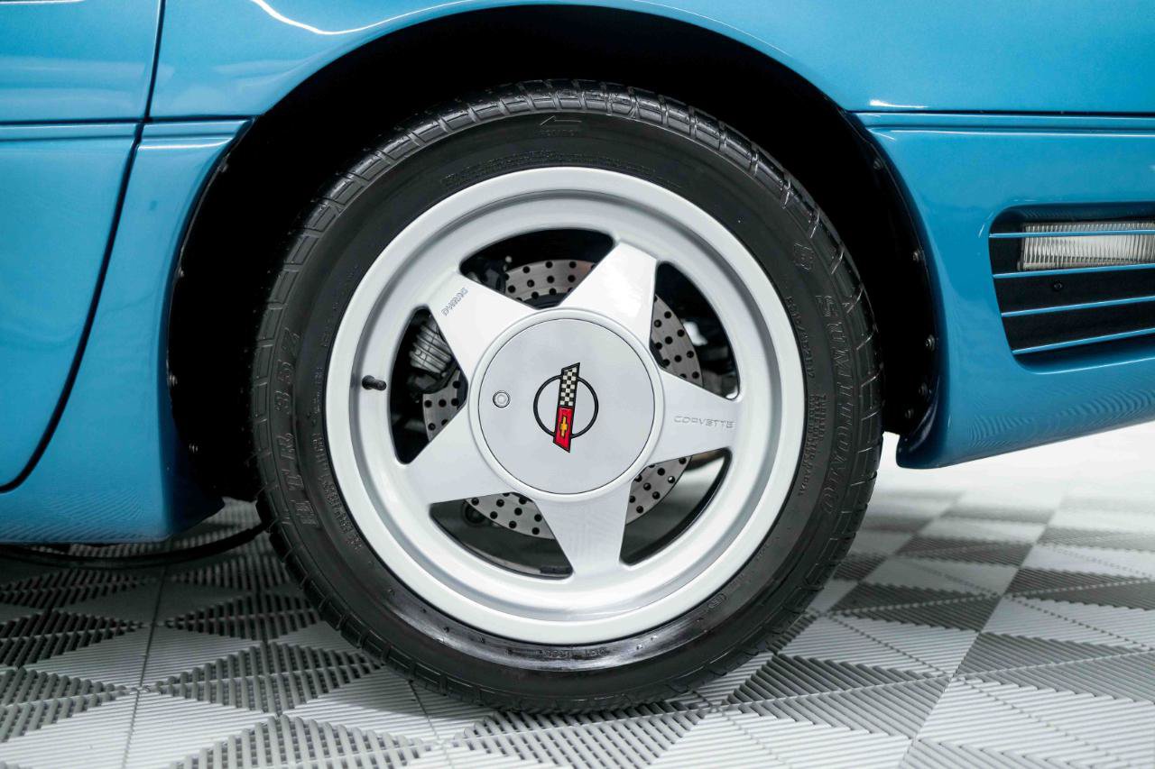 Used 1989 Chevrolet Corvette Convertible RWD image 44