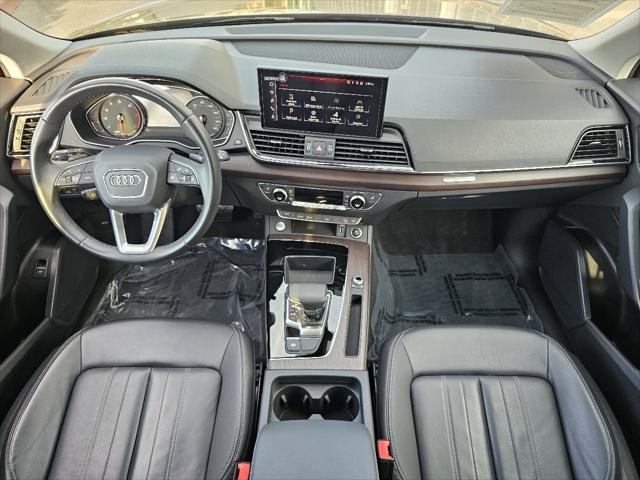 Used 2023 Audi Q5 2.0T Premium w/ Convenience Package AWD/4WD image 4