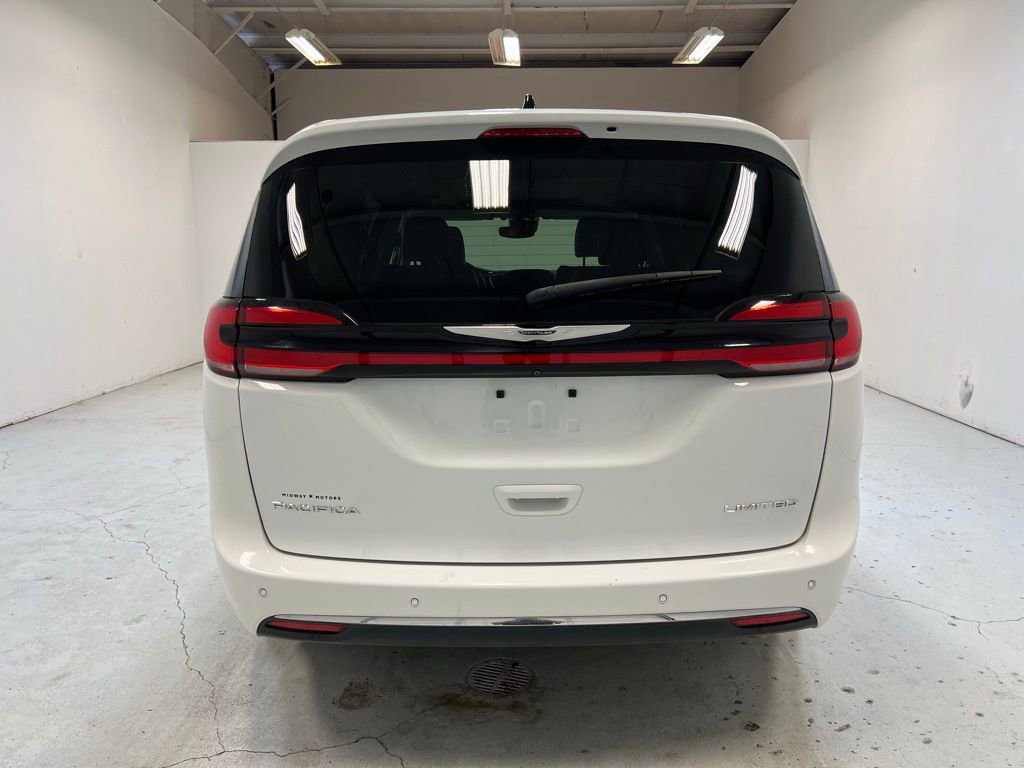 Used 2023 Chrysler Pacifica Limited image 10