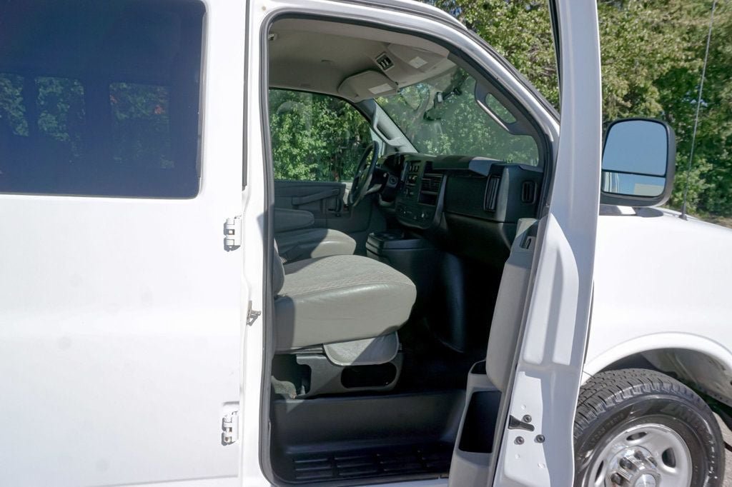 Used 2017 Chevrolet Express 3500 LT w/ LT Preferred Equipment Group RWD image 28