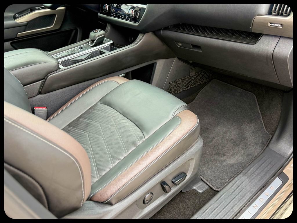 Used 2024 Nissan Pathfinder Platinum w/ Cargo Package image 12