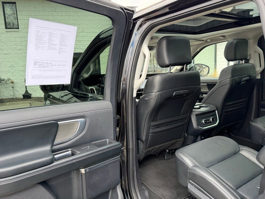 Used 2025 Ford Expedition Max Platinum AWD/4WD image 17