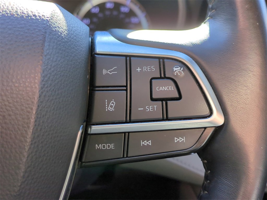 Used 2020 Toyota Highlander LE image 22