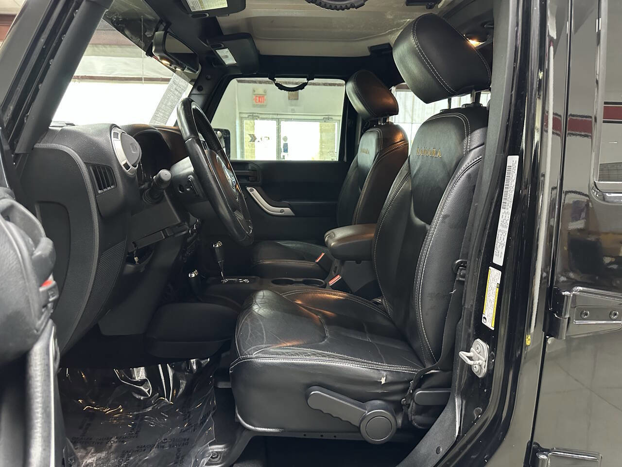 Used 2015 Jeep Wrangler Unlimited Sahara w/ Connectivity Group image 11