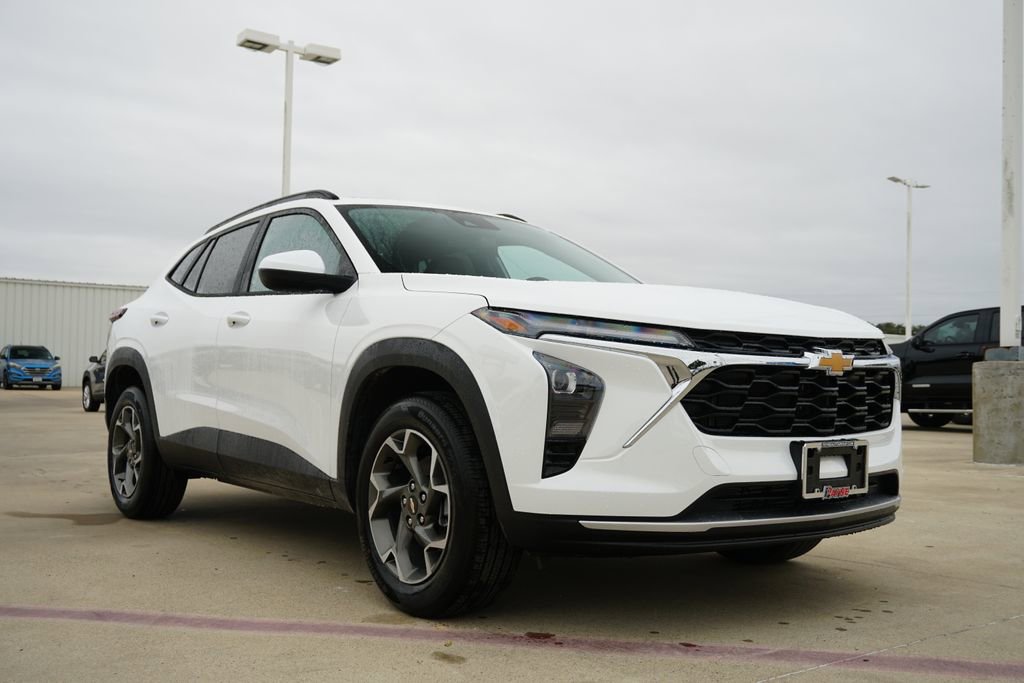New 2026 Chevrolet Trax LT w/ Sunroof Package image 3
