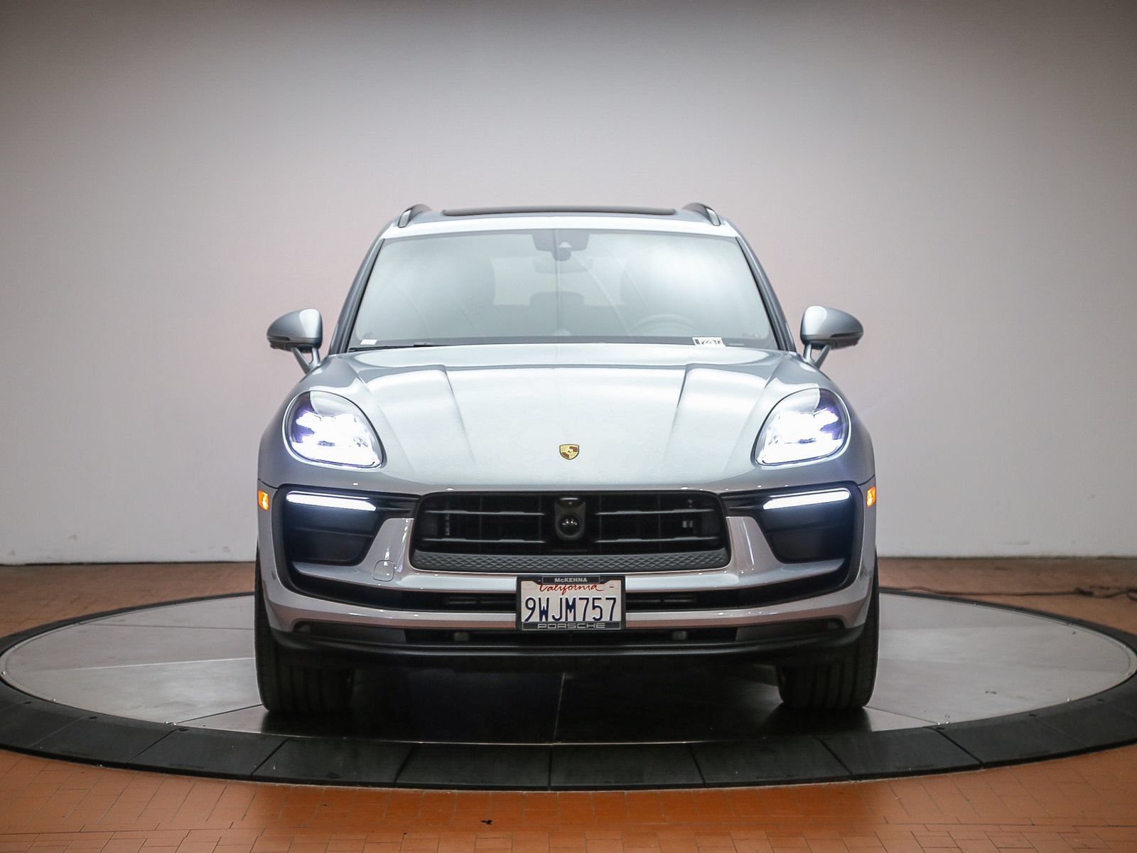 Certified 2026 Porsche Macan AWD/4WD image 10