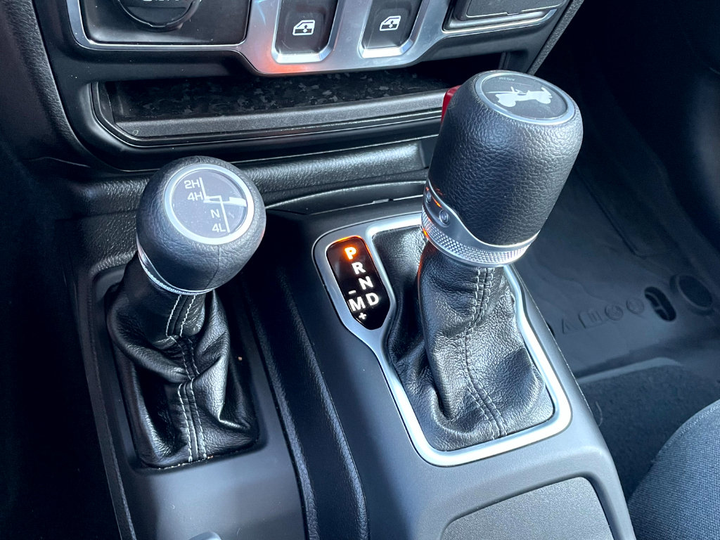 Used 2025 Jeep Wrangler Sport AWD/4WD image 18