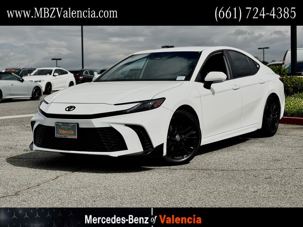 Used 2025 Toyota Camry SE w/ Convenience Package FWD image 1