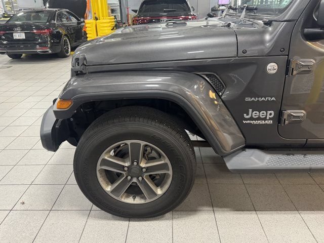 Used 2018 Jeep Wrangler Unlimited Sahara w/ Dual Top Group AWD/4WD image 10