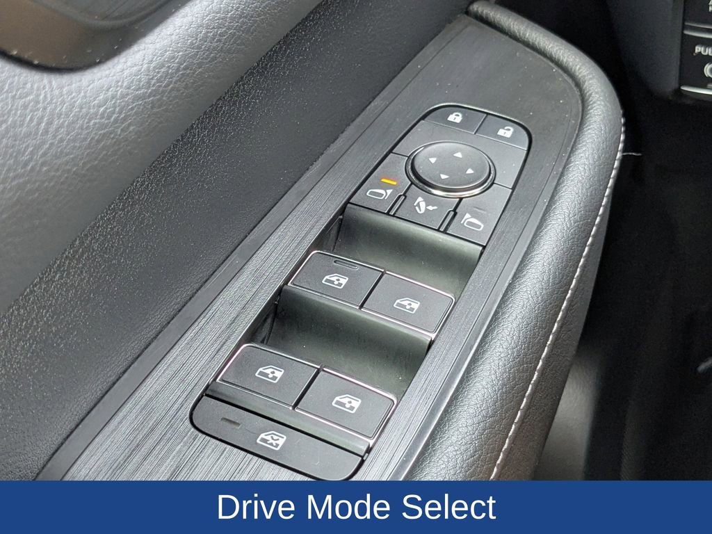 Used 2025 Nissan Armada SL image 25