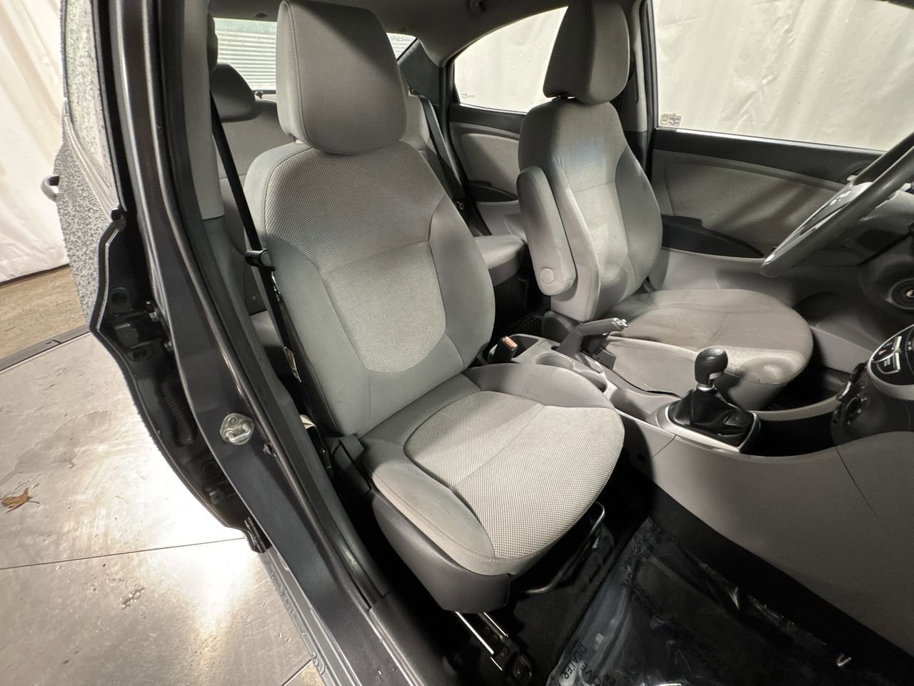 Used 2012 Hyundai Accent GLS w/ Comfort Pkg 2 FWD image 29