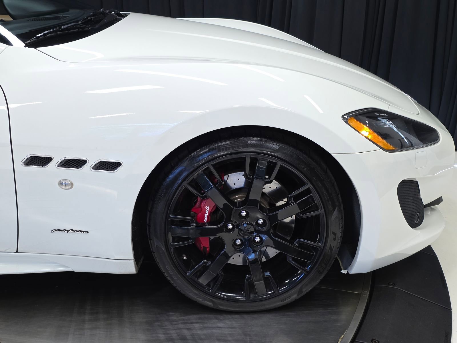 Used 2015 Maserati GranTurismo Sport RWD image 38