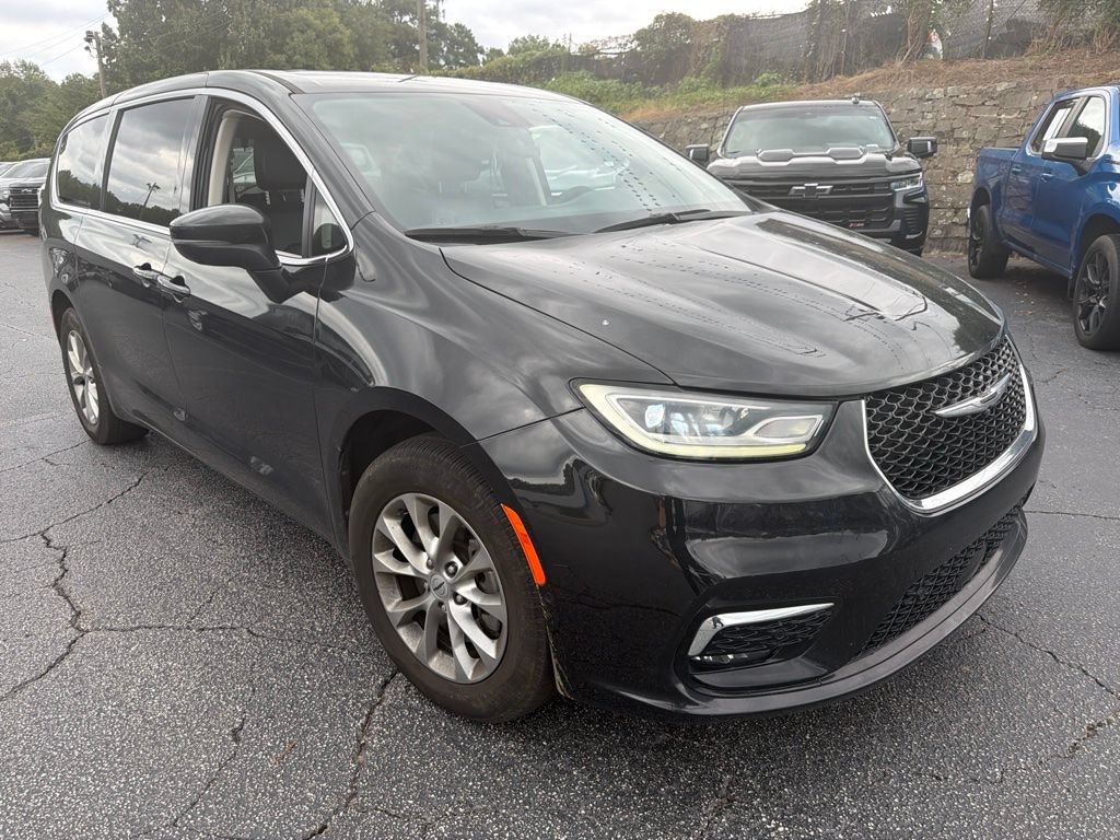 Used 2023 Chrysler Pacifica Touring-L w/ Uconnect Theater Family Group AWD/4WD image 2