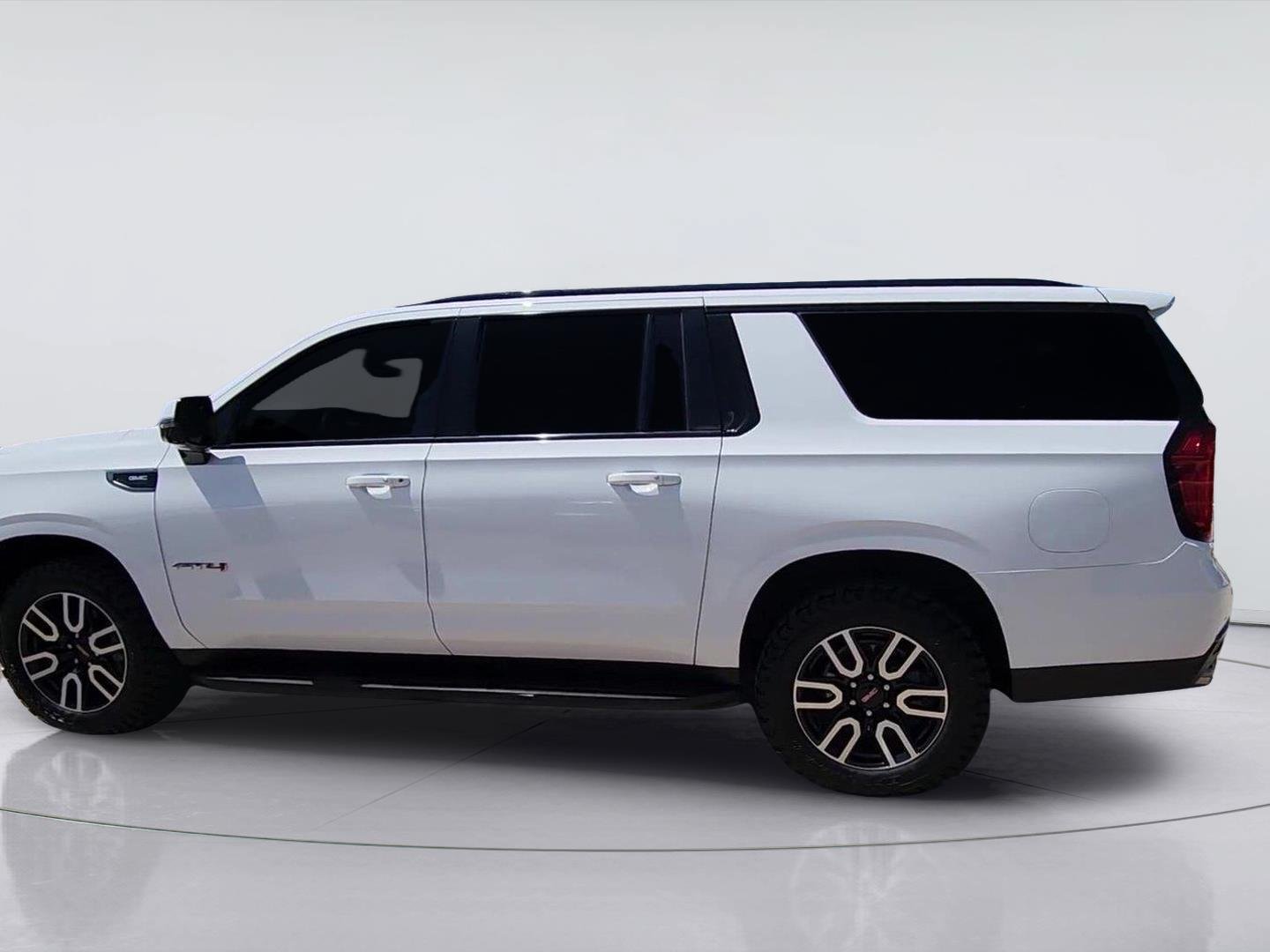 Certified 2024 GMC Yukon XL AT4 w/ Technology Package AWD/4WD image 6