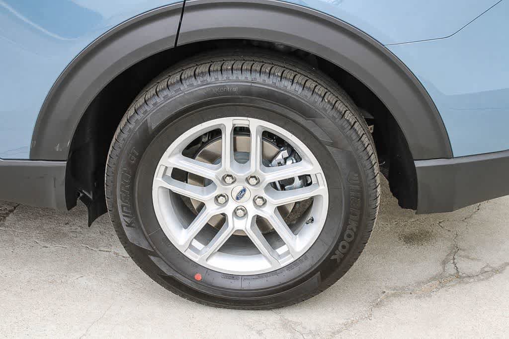 Used 2026 Ford Explorer Active AWD/4WD image 6