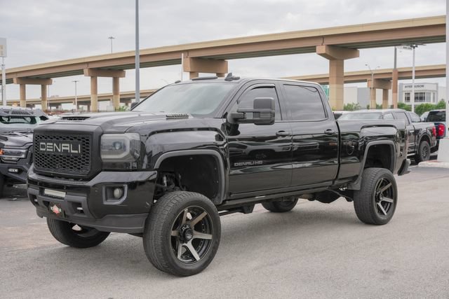 Used 2018 GMC Sierra 2500 Denali w/ Duramax Plus Package AWD/4WD image 19