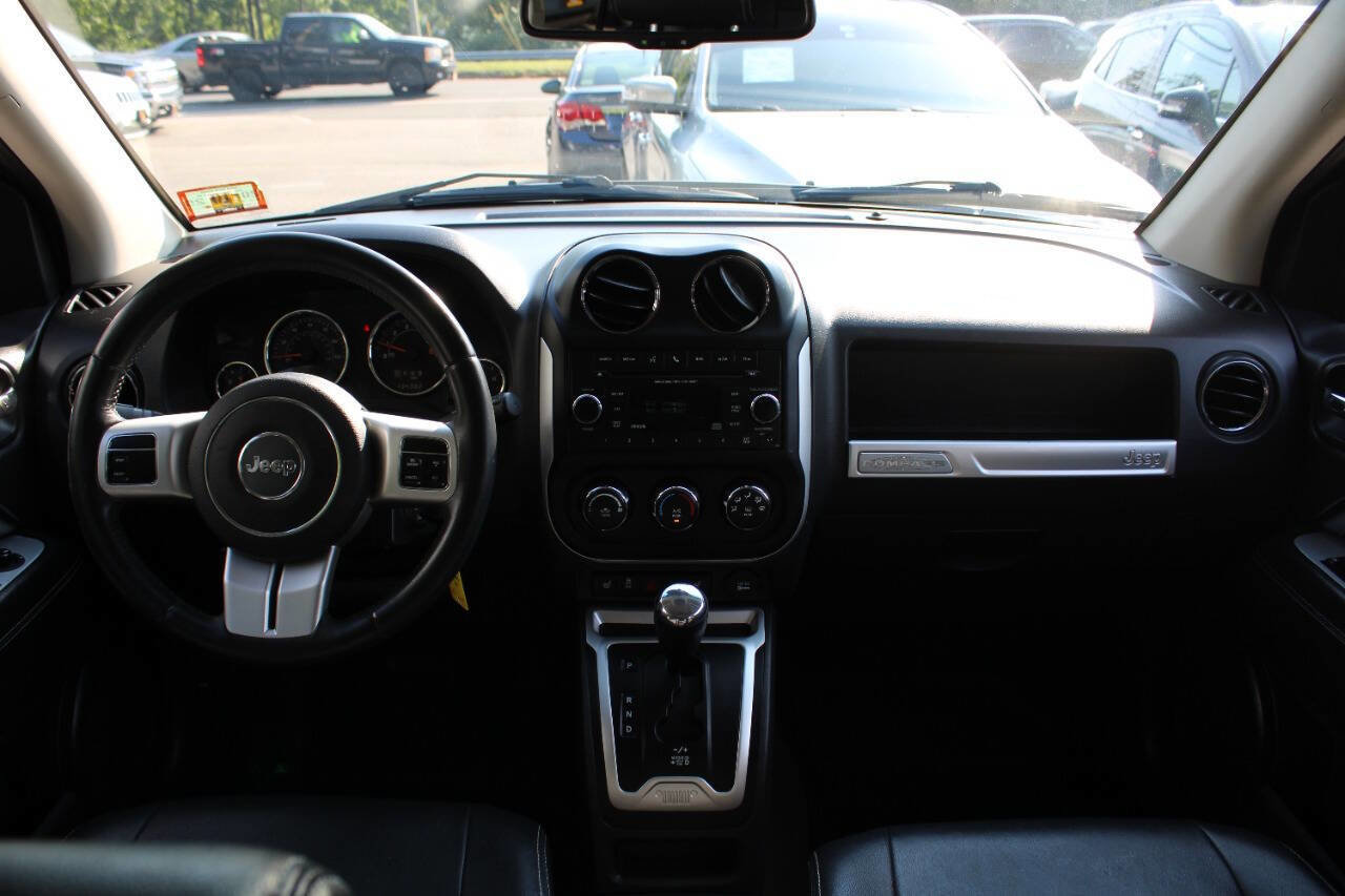 Used 2016 Jeep Compass Latitude image 31