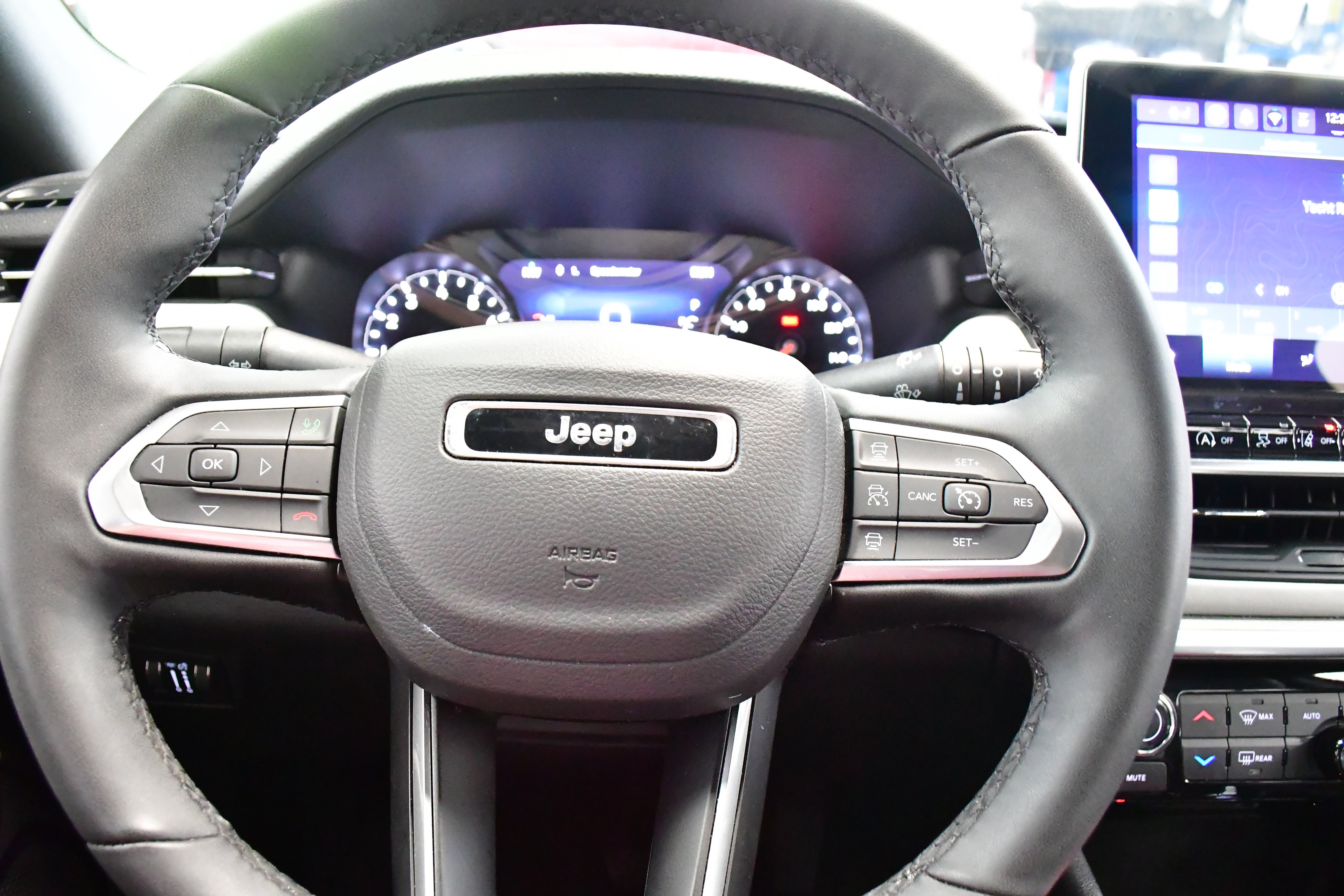 Used 2025 Jeep Compass Limited AWD/4WD image 19