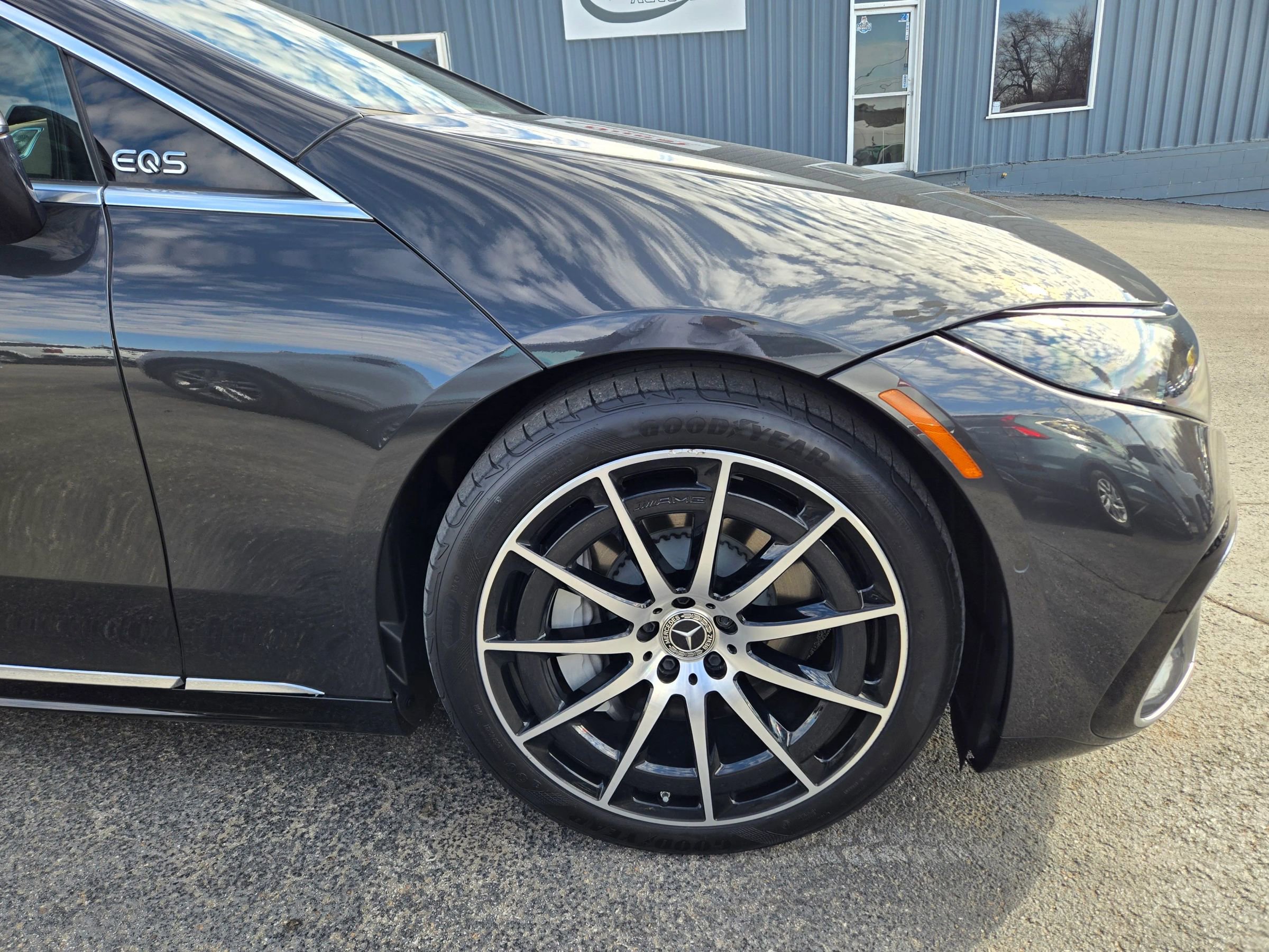 Used 2023 Mercedes-Benz EQS 580 4MATIC Sedan w/ Exclusive Trim Package image 13