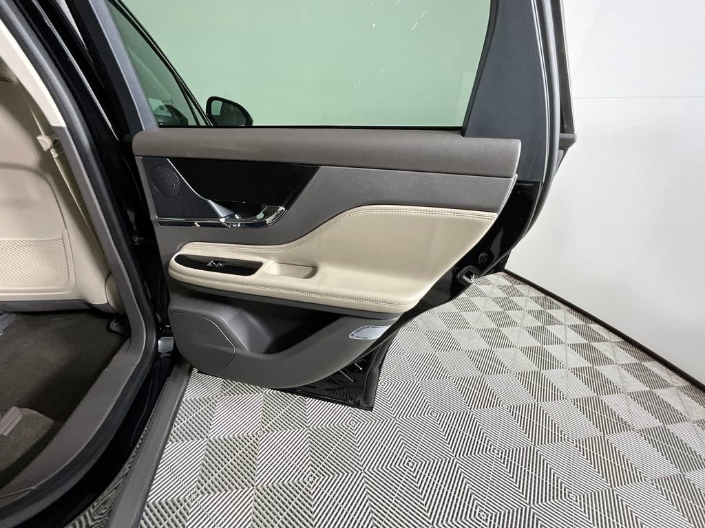 Certified 2024 Lincoln Corsair AWD image 27